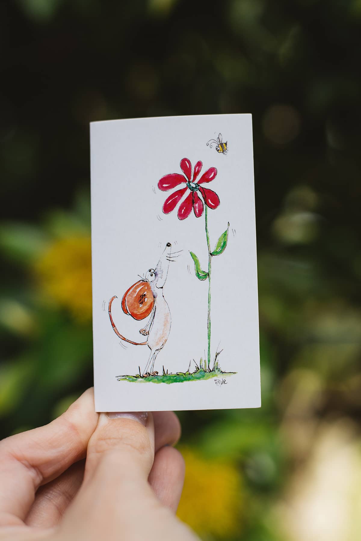 Àine & Co. small gift tag by Australian Artist, Heather Dale, featuring an illustrated mouse, daisy and bee