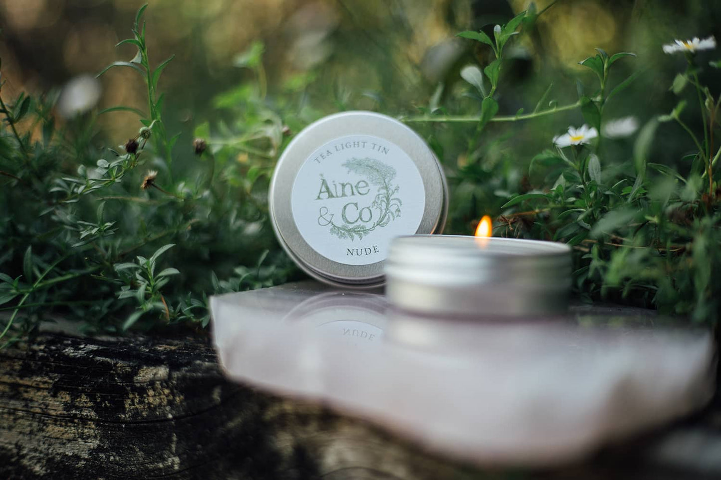 Àine & Co. Tea Light Tin with a wooden wick in scent Nude