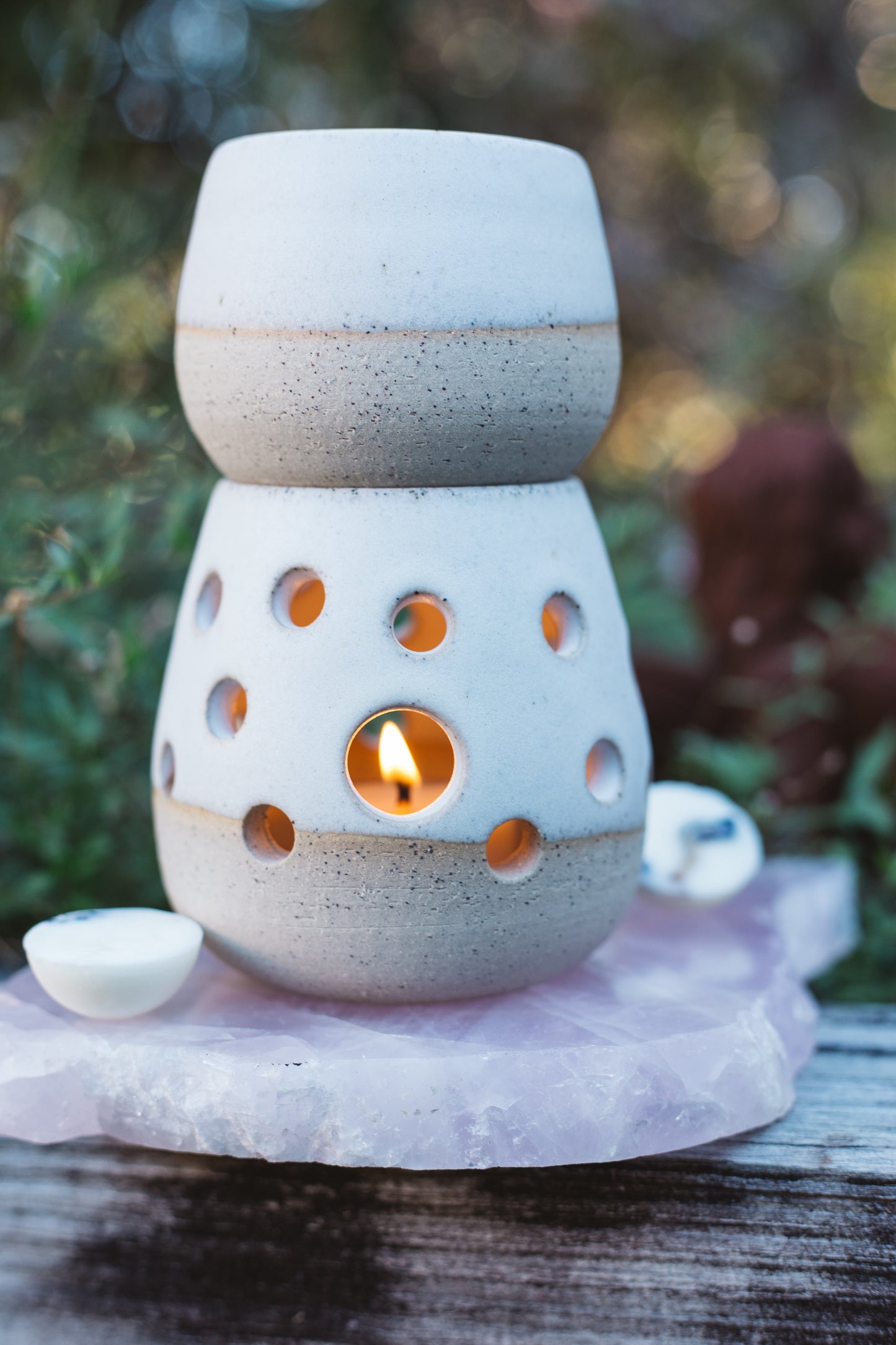 Àine & Co. ceramic tealight and wax melt burner featuring a white design