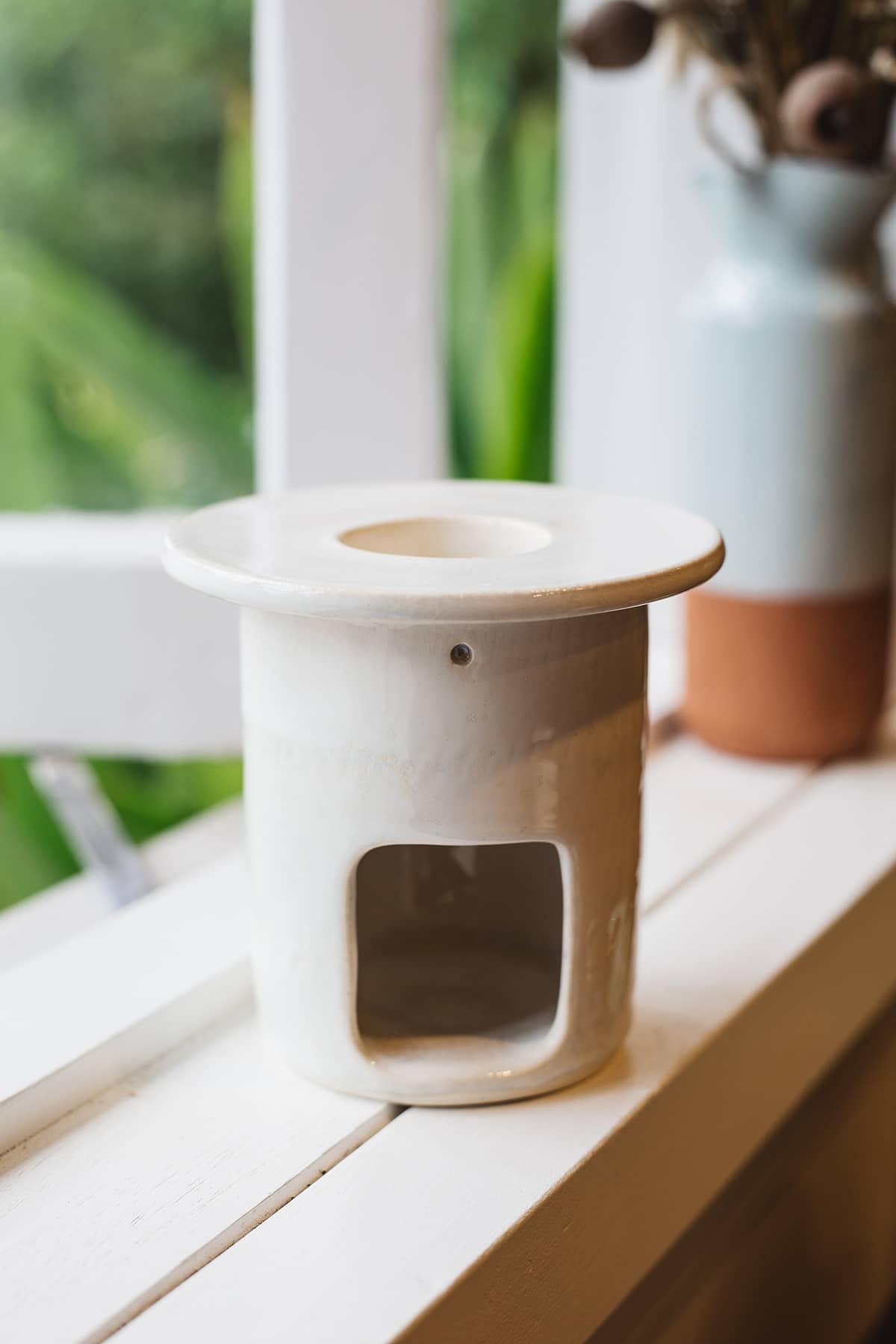 Àine & Co. Clay Temple Tea Light Burner in Minimalist. Cylindrical lower section with a flat circle upper section.